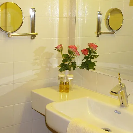 Seehotel Garni Poellmann 4* 沼泽附近策尔